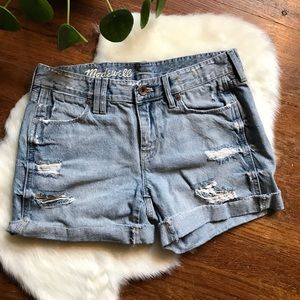 🚫Sold. [Madewell] Distressed Shorts size 25